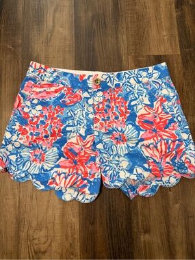 Lilly Pulitzer The Buttercup Short in Coral and Blue Floral Scallop Hem